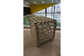 Zárható tetejű műanyag eszköztároló